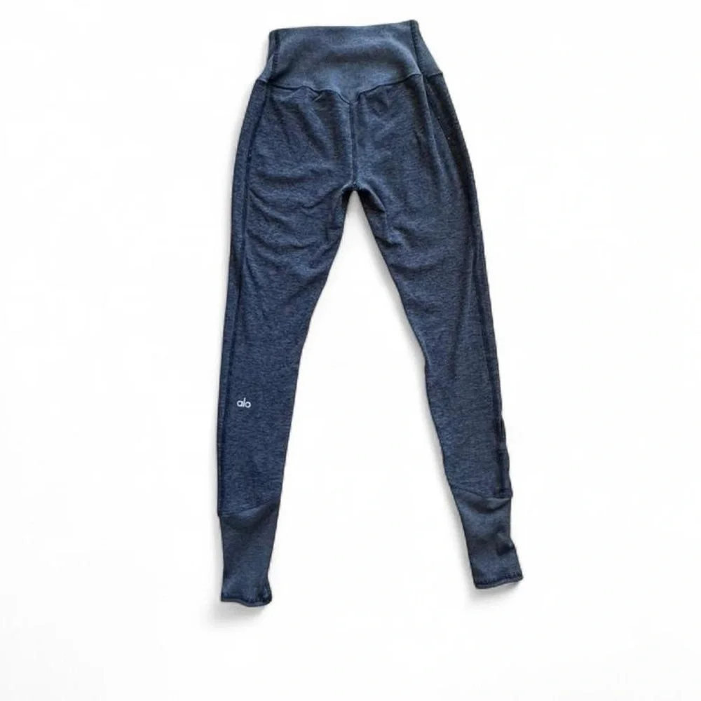 Alo High-Waist Alosoft Lounge Legging in Dark Heather‎ Grey Size XS